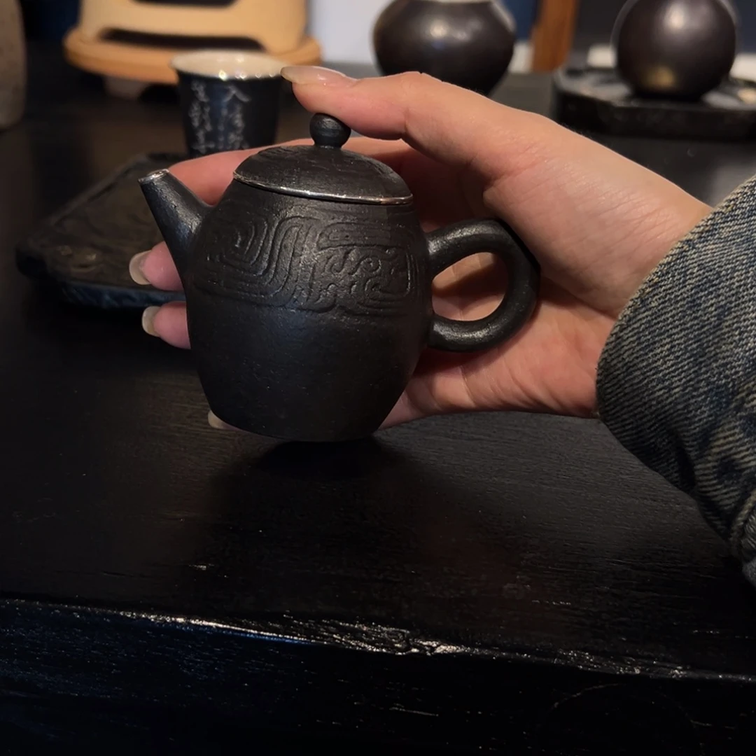 陶瓷。         陶瓷。