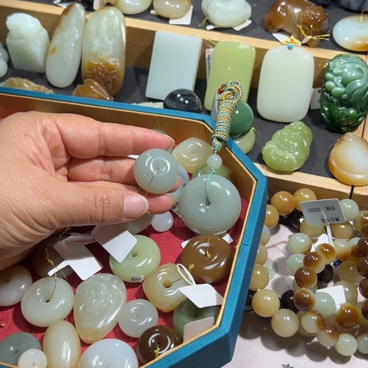 和田玉（糖玉）未镶嵌颈饰