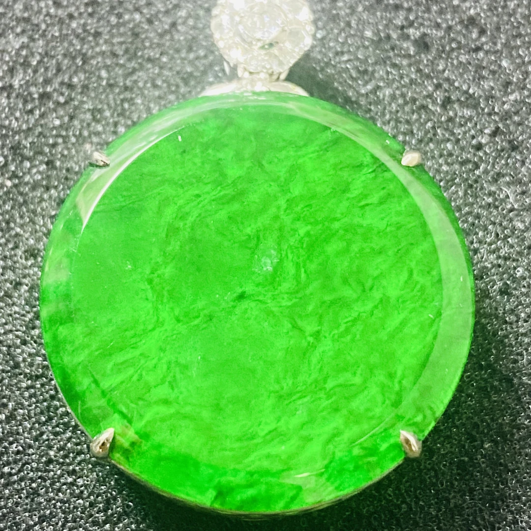 翡翠镶嵌挂件圆牌