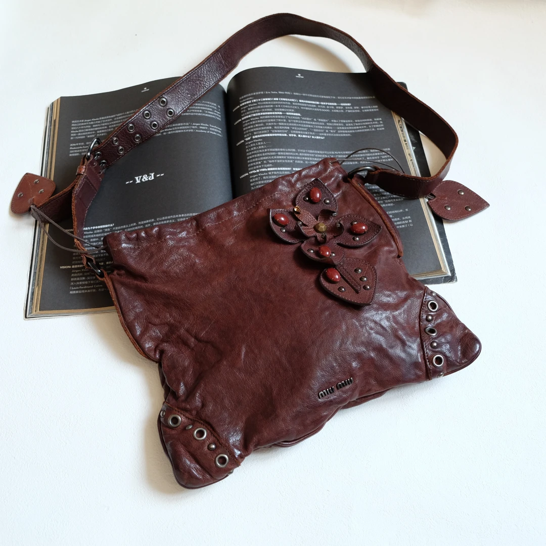 95新 MIU MIU/缪缪 辣辣/敲时髦复古牛邮差单肩斜挎包