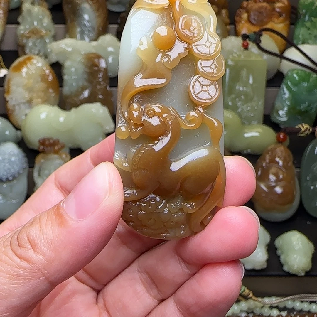 和田玉未镶嵌颈饰看**威