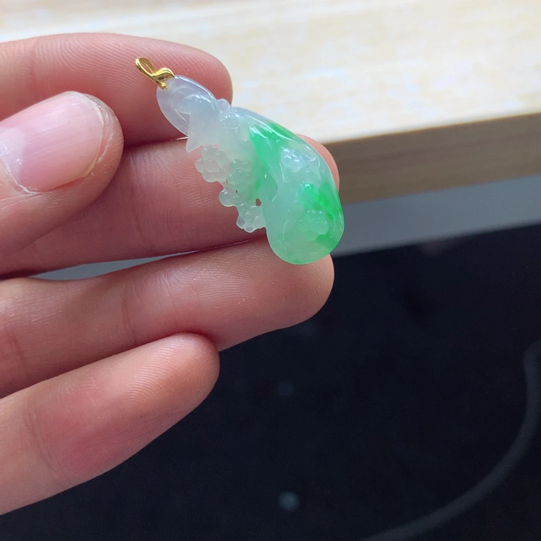 翡翠颈饰18K金镶嵌吊坠