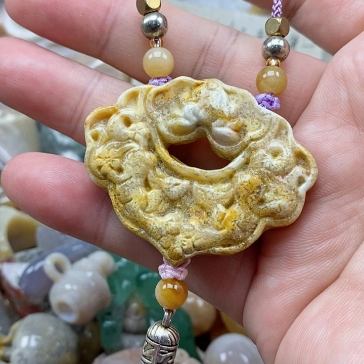 硅化珊瑚（珊瑚玉）未镶嵌颈饰