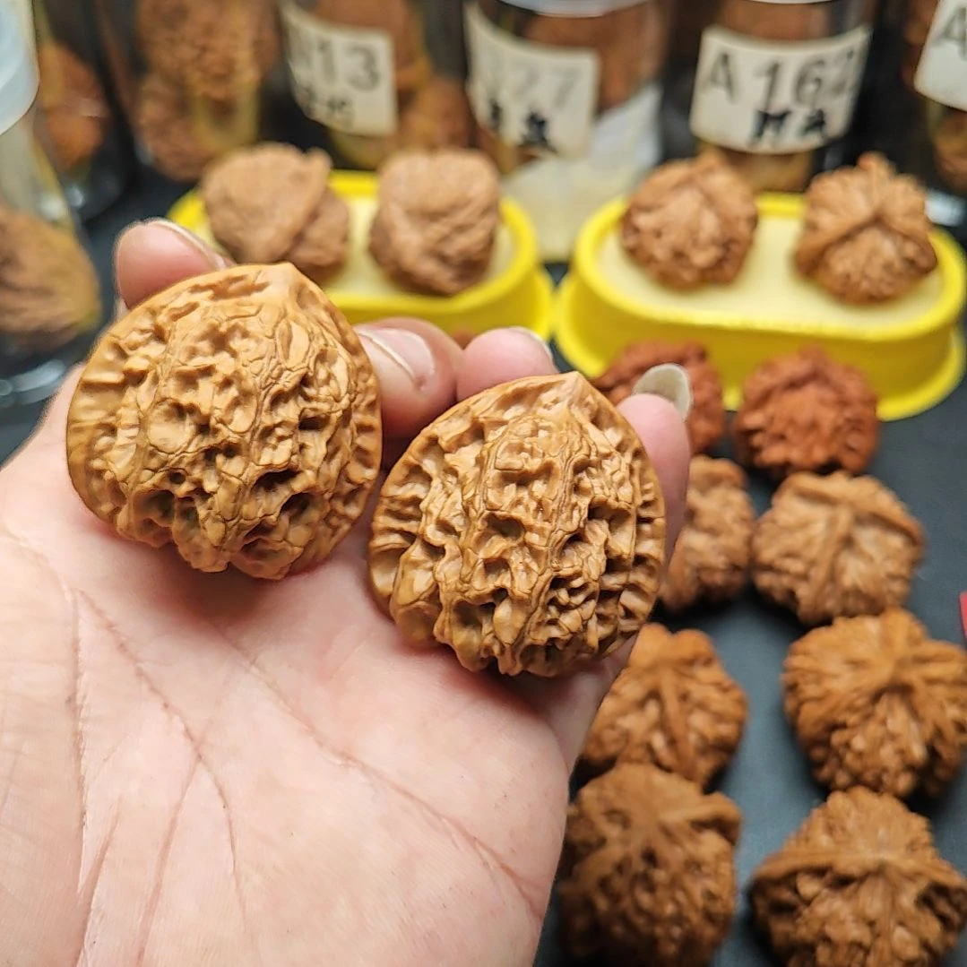 涵***涵把件文玩核桃梨木台