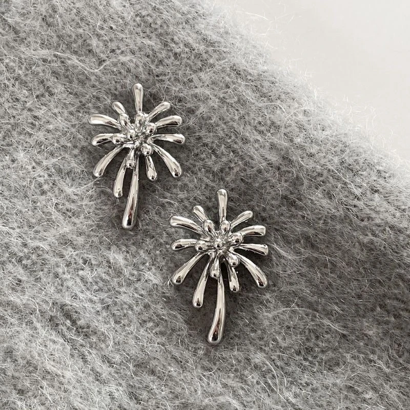 925银针冷淡风金属感耳钉2025新款轻奢百搭高级感显脸小耳环耳饰