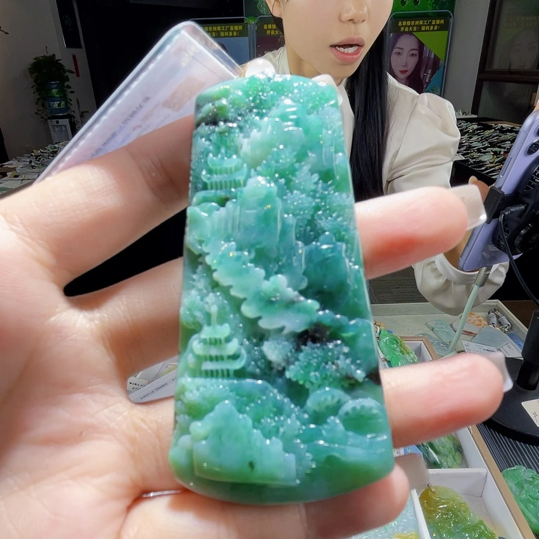 颈饰未镶嵌翡翠一个