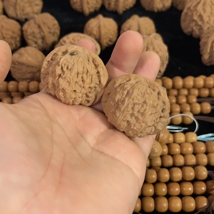 文玩核桃把件40左右白狮子，编号022