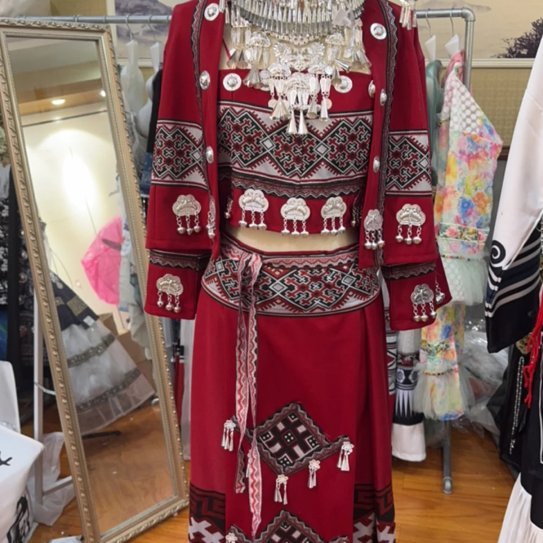 红色苗族土家族民族风服装适合旅拍与舞台演出
