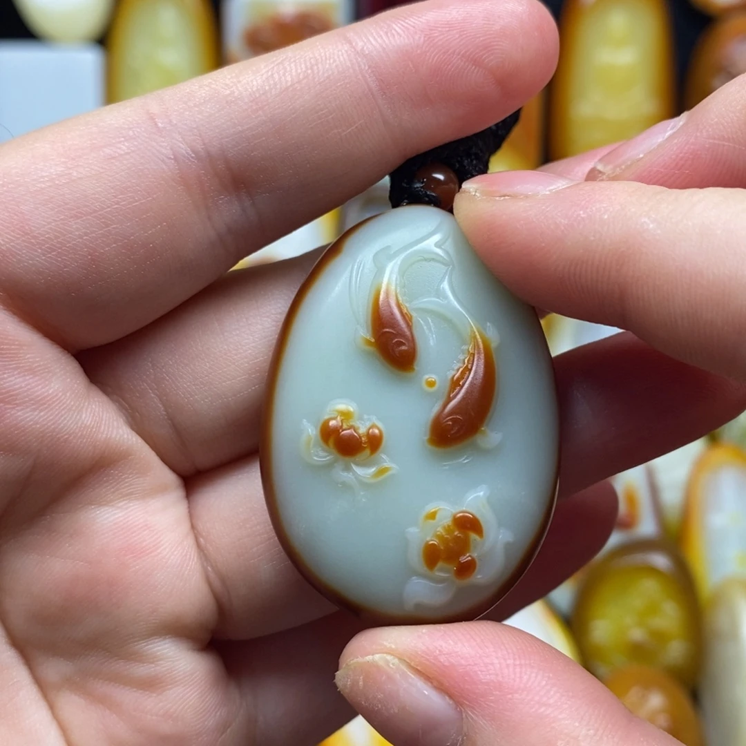 墨***诺颈饰未镶嵌和田玉