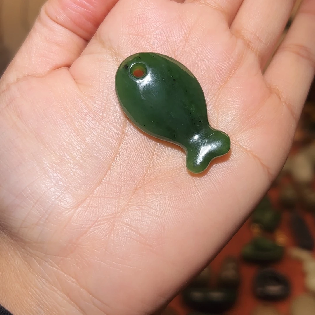 访***@和田玉未镶嵌颈饰