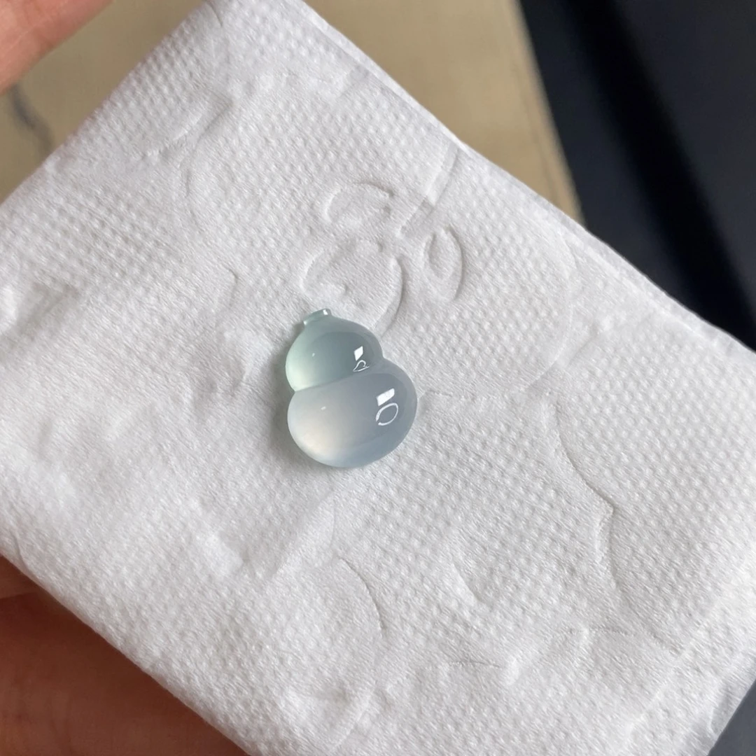翡翠未镶嵌颈饰葫芦