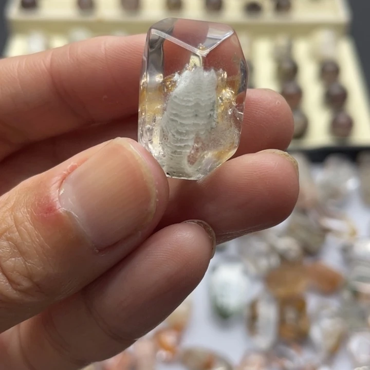 纯天然粉色幽灵碧玺（处理）