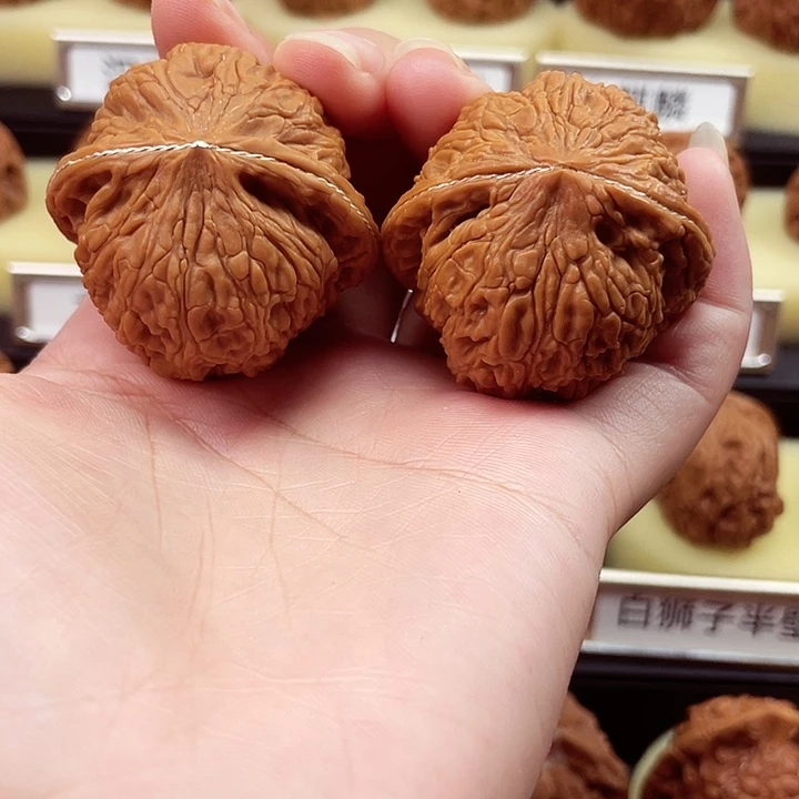 卡***丶文玩核桃吊坠泥鳅背41尺0381