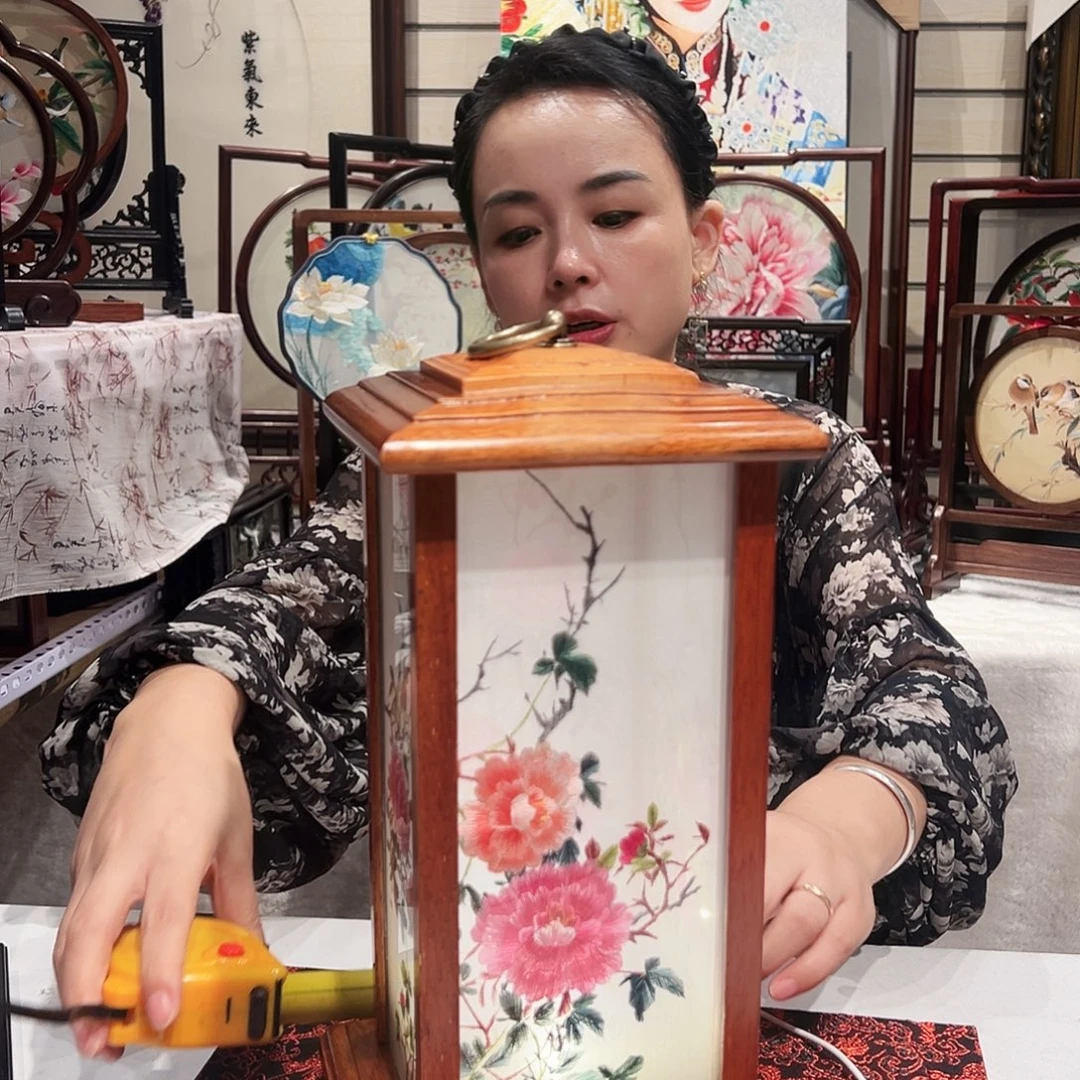 织绣宫灯16-27苏绣