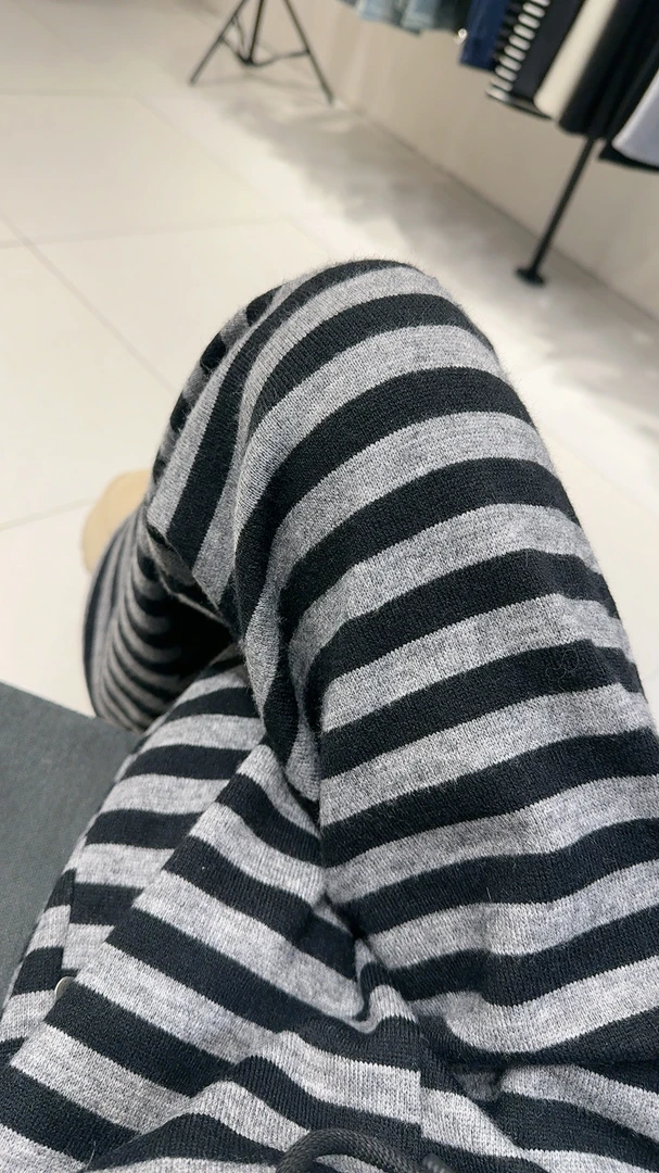 灰色黑条纹加绒拖地裤