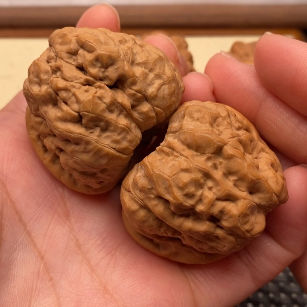 【闪购商品】把件文玩核桃边42肚45左右