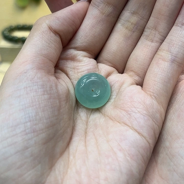 嘉***翊未镶嵌蛇纹石玉颈饰