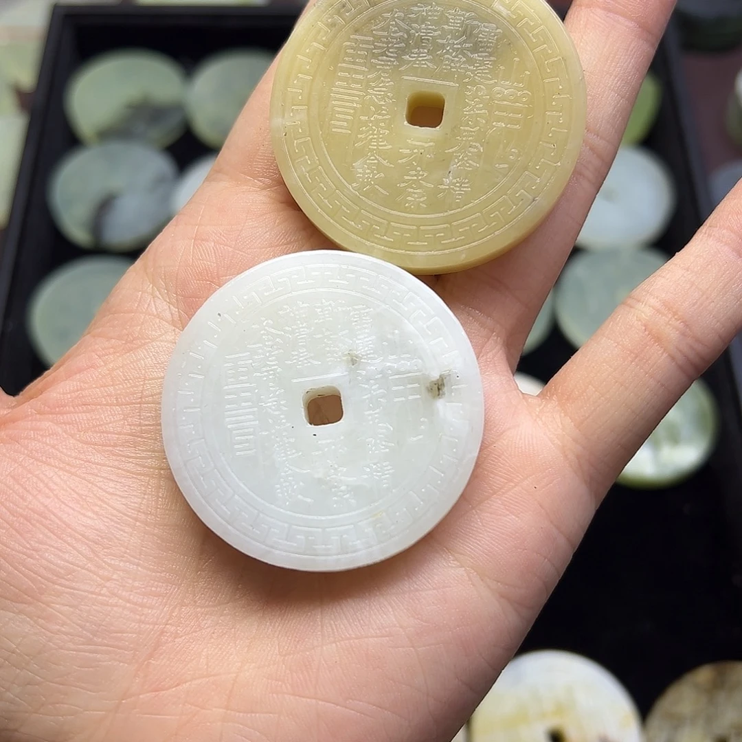 小***鱼未镶嵌蛇纹石玉颈饰