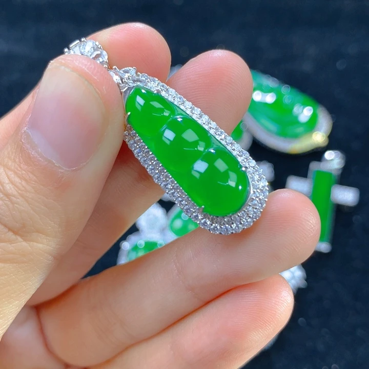 翡翠颈饰银S925镶嵌༂**?一个