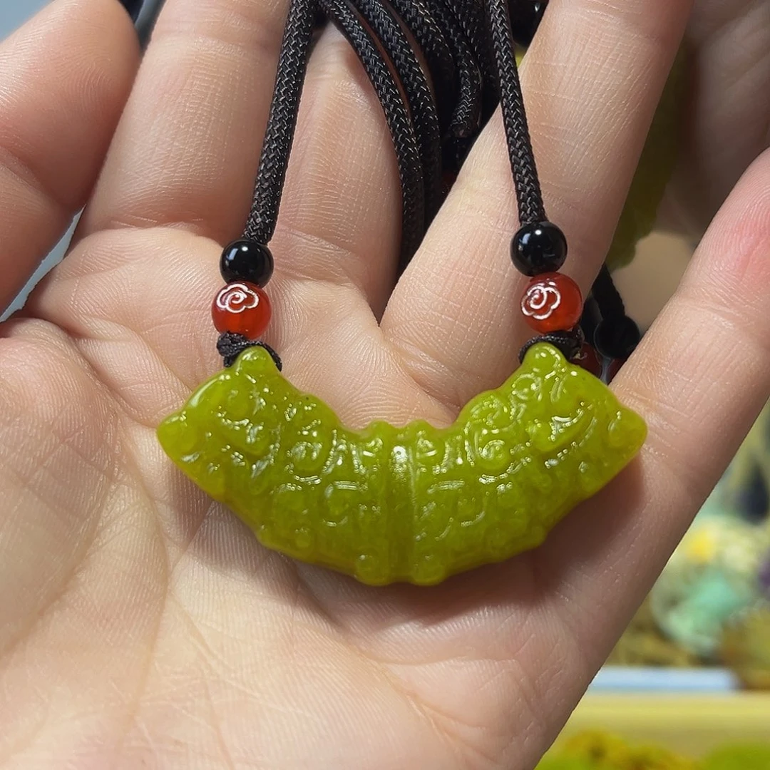 蛇纹石玉未镶嵌颈饰