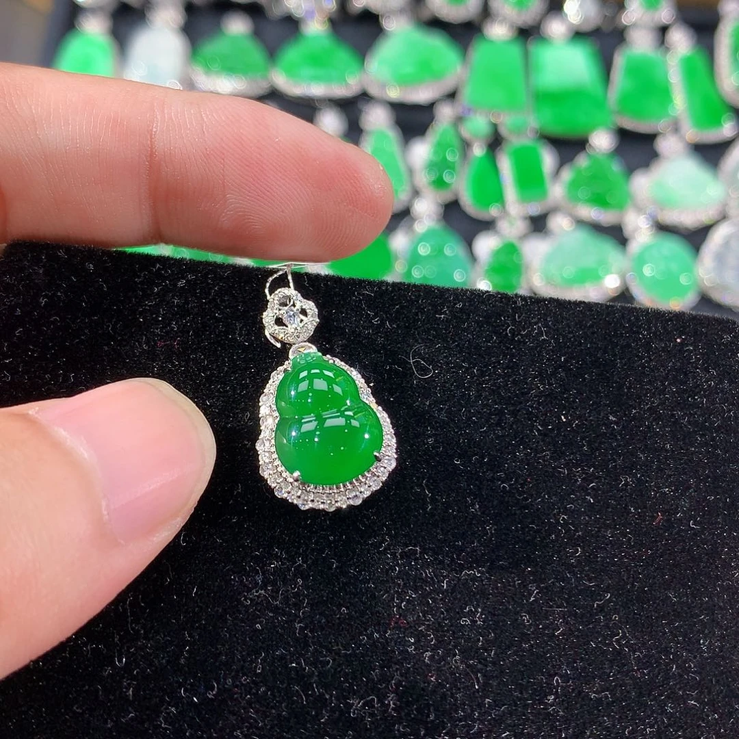 翡翠18K金镶嵌颈饰