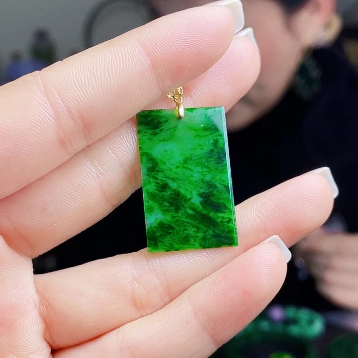 翡翠18K金镶嵌颈饰多样性