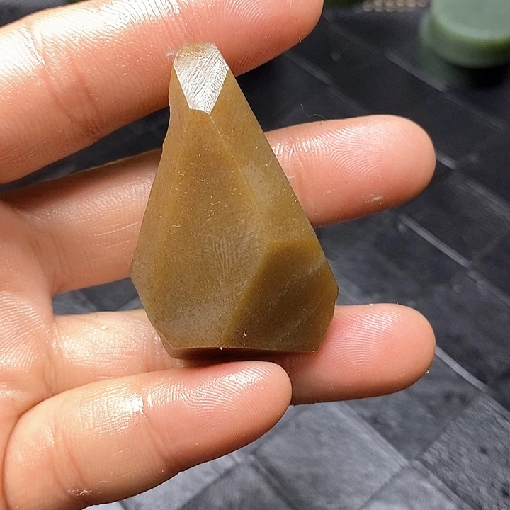 和田玉毛料未镶嵌