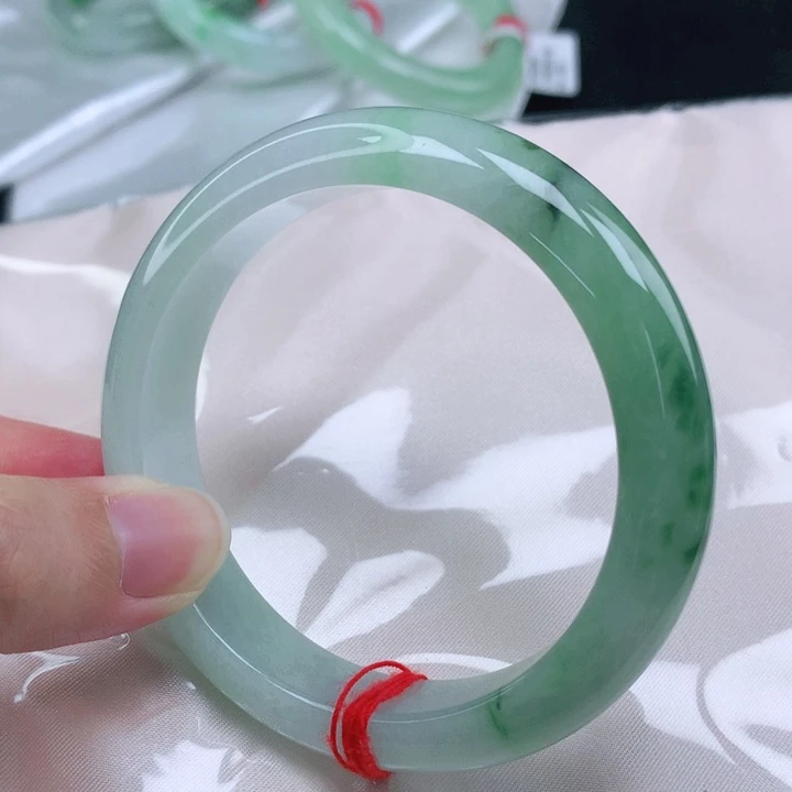 翡翠手镯未镶嵌57圈