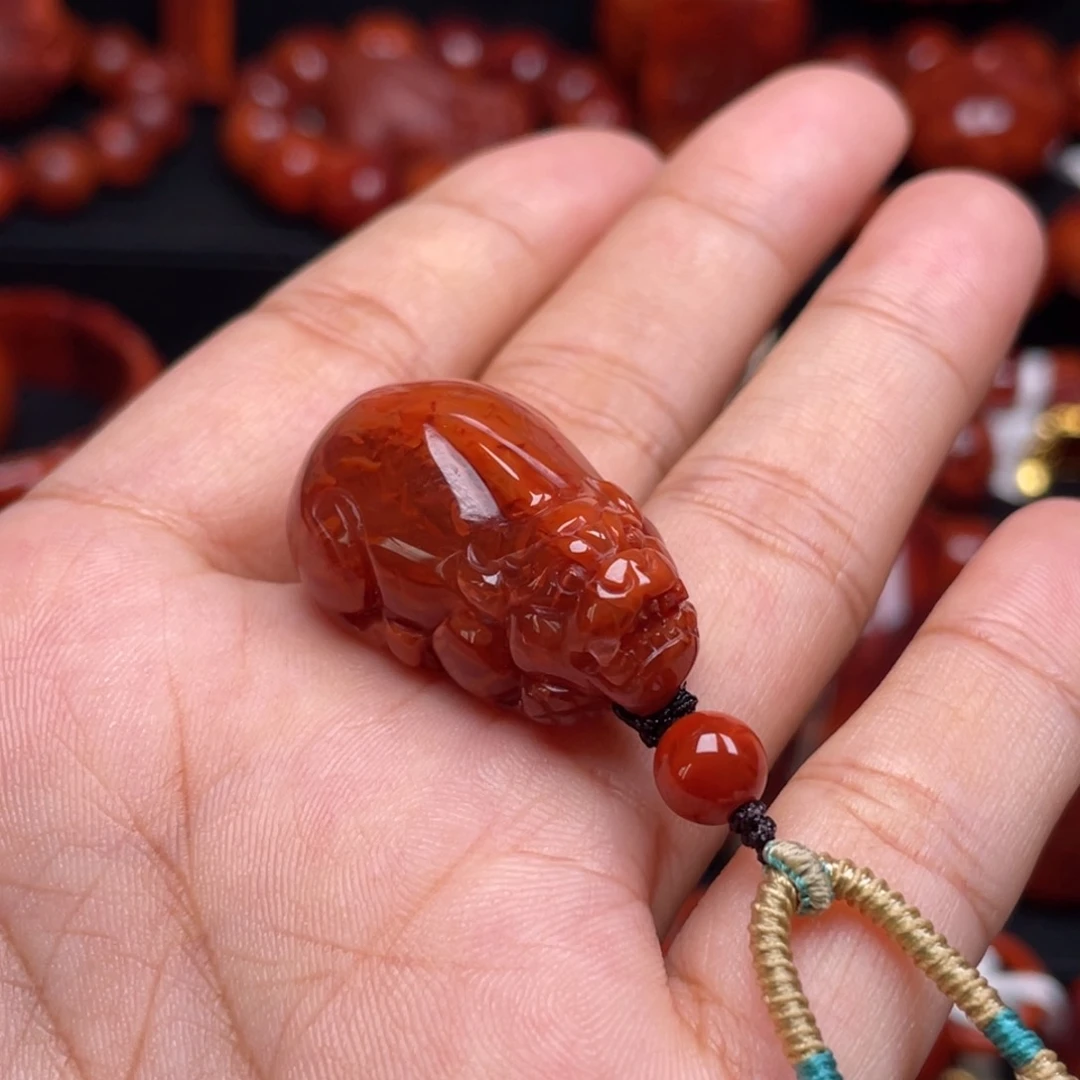 南红玛瑙未镶嵌珠宝奇石貔貅吊坠