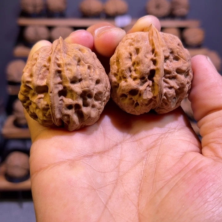 文玩核桃把件红旺云铁1g号38mm