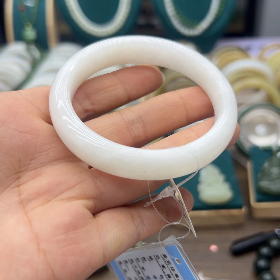 和田玉手镯未镶嵌57.3圈围Z479瑕