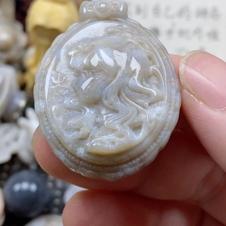 颈饰未镶嵌硅化珊瑚（珊瑚玉）