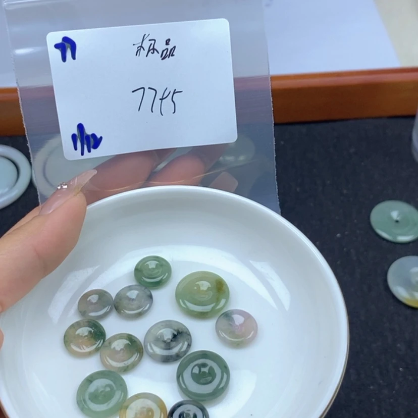 【闪购商品】翡翠颈饰未镶嵌极**萱