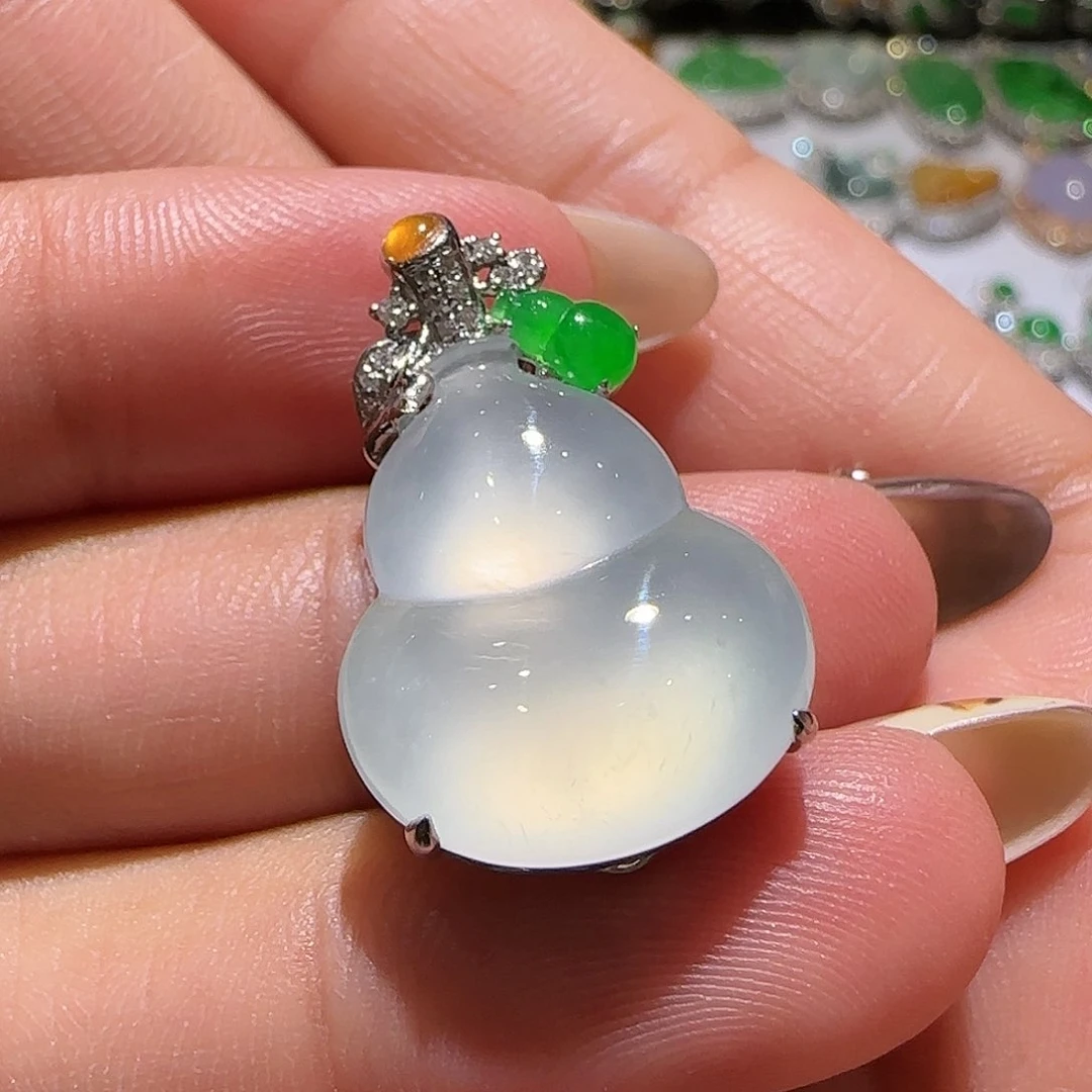 【闪购商品】颈饰18K金镶嵌翡翠天然