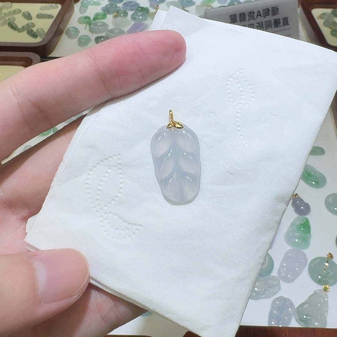 翡翠18K金镶嵌颈饰冰叶子