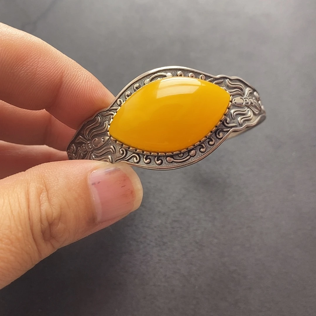 琥珀未镶嵌裸石手镯