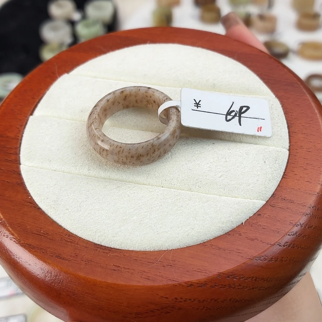 和田玉（糖玉）未镶嵌戒指Q2牛轧糖小轮胎内径19.1港码20