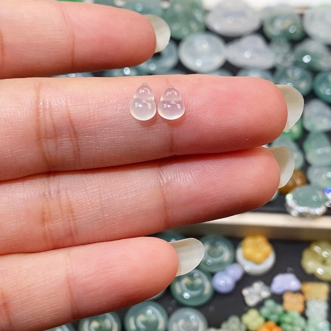 翡翠未镶嵌颈饰葫芦一对