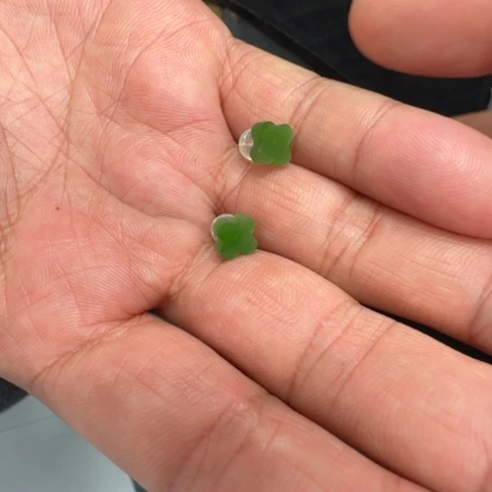 和田玉耳饰18K金镶嵌四叶草碧玉阳绿