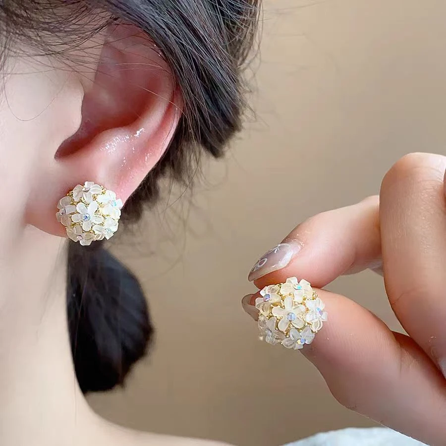 925银针小香风绣球小花耳钉轻奢精致小众设计耳环时尚百搭耳饰女
