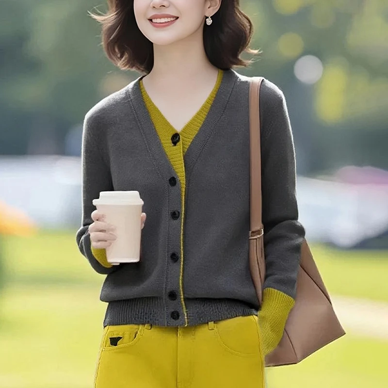 女士灰色v领毛衣2025秋季高级感休闲显瘦假两件打底针织开衫上衣