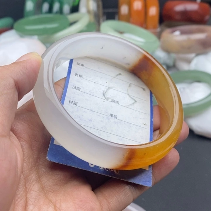 石英质玉手镯未镶嵌