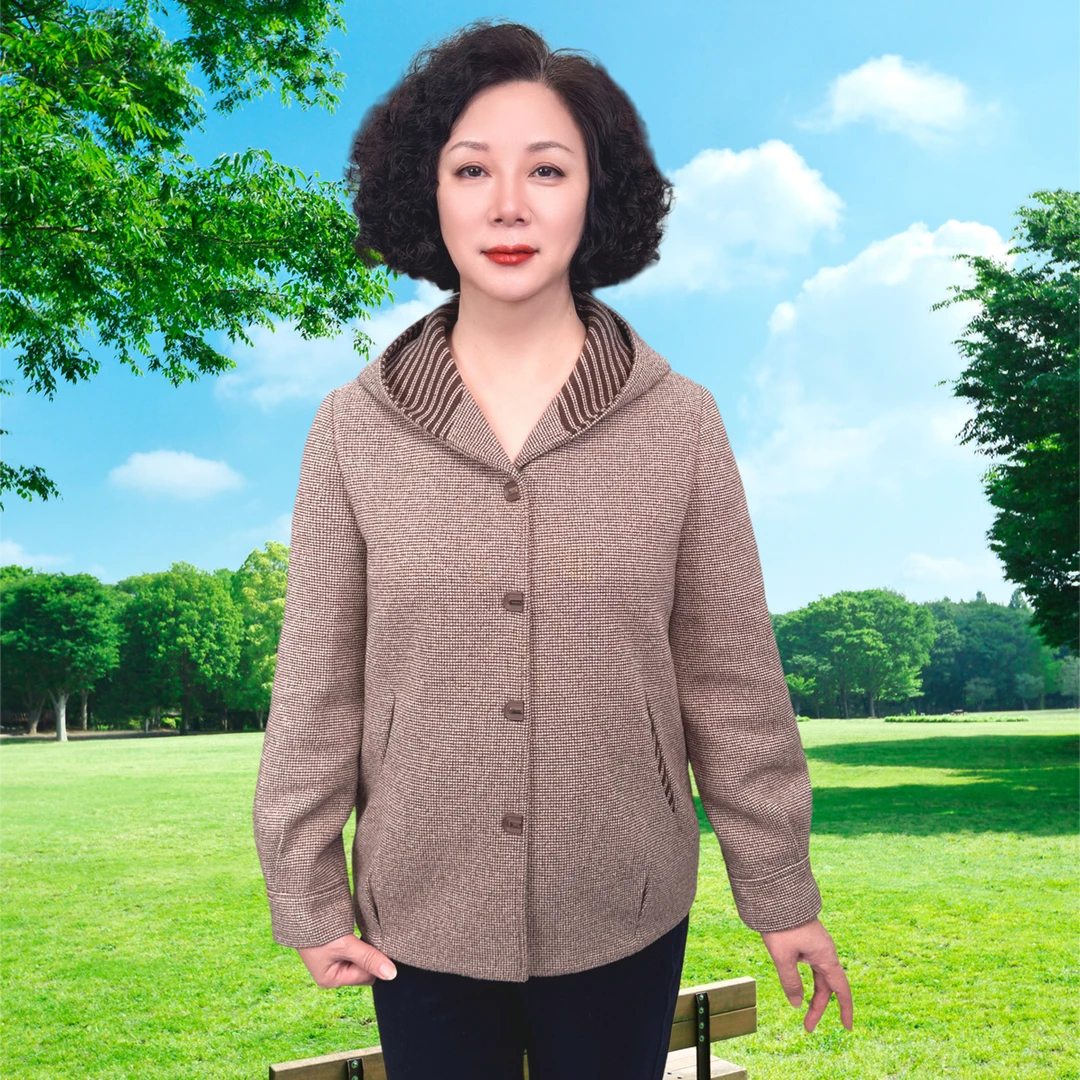秋冬妈妈厚外套贵气连帽外搭中老年短款大衣宽松保暖按扣条帽