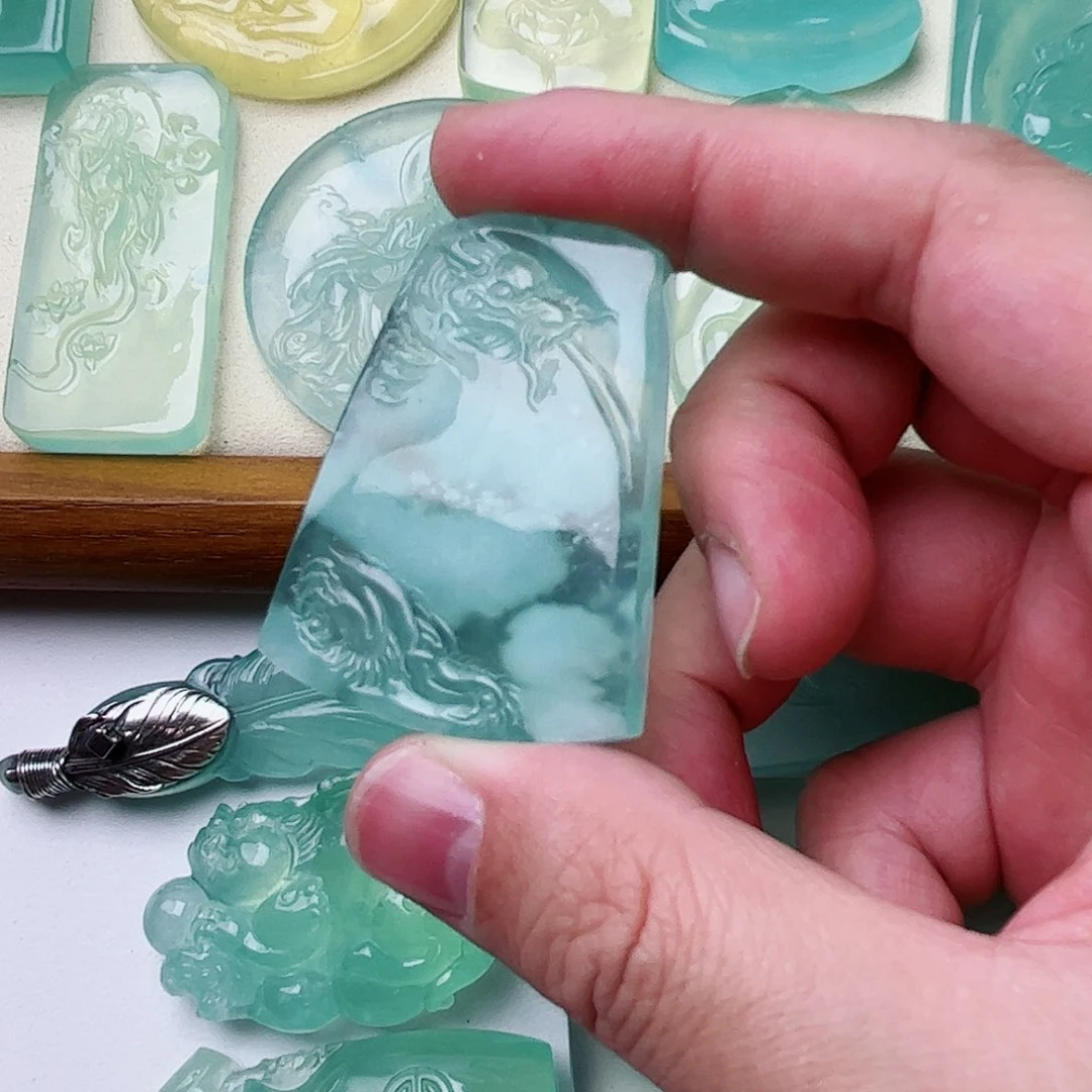 蛇纹石玉颈饰未镶嵌