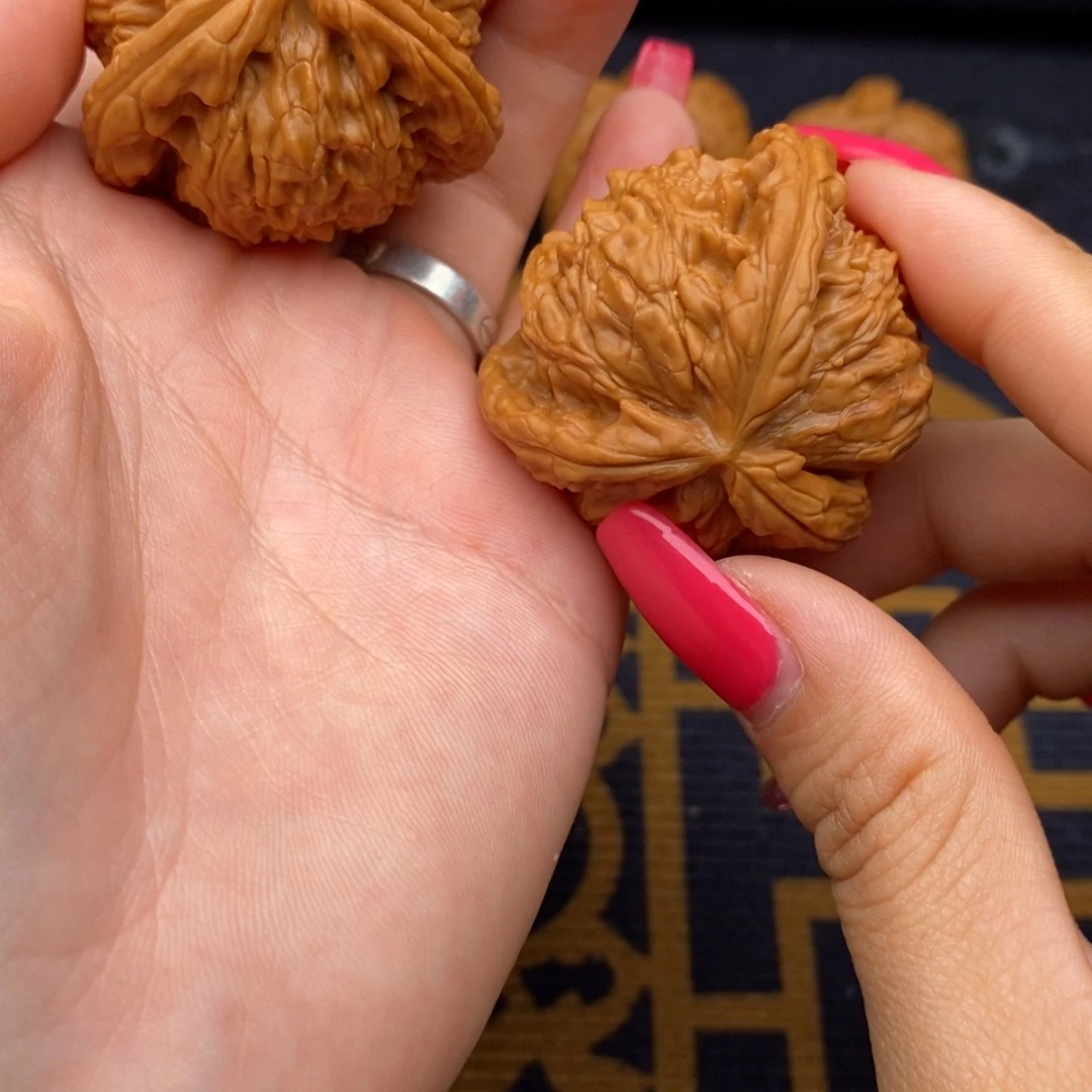 小***啊文玩核桃吊坠白狮子