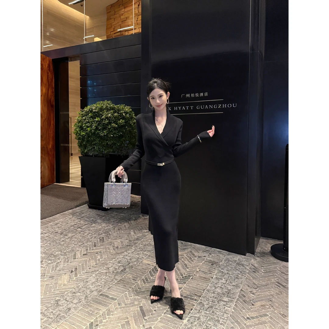 轻熟优雅风V领针织连衣裙女新款修身显瘦通勤气质包臀长裙子