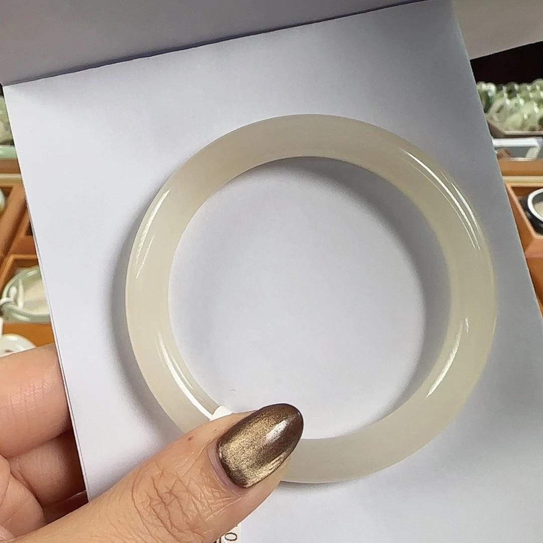 杨***舒和田玉未镶嵌手镯冰粉 圆条60