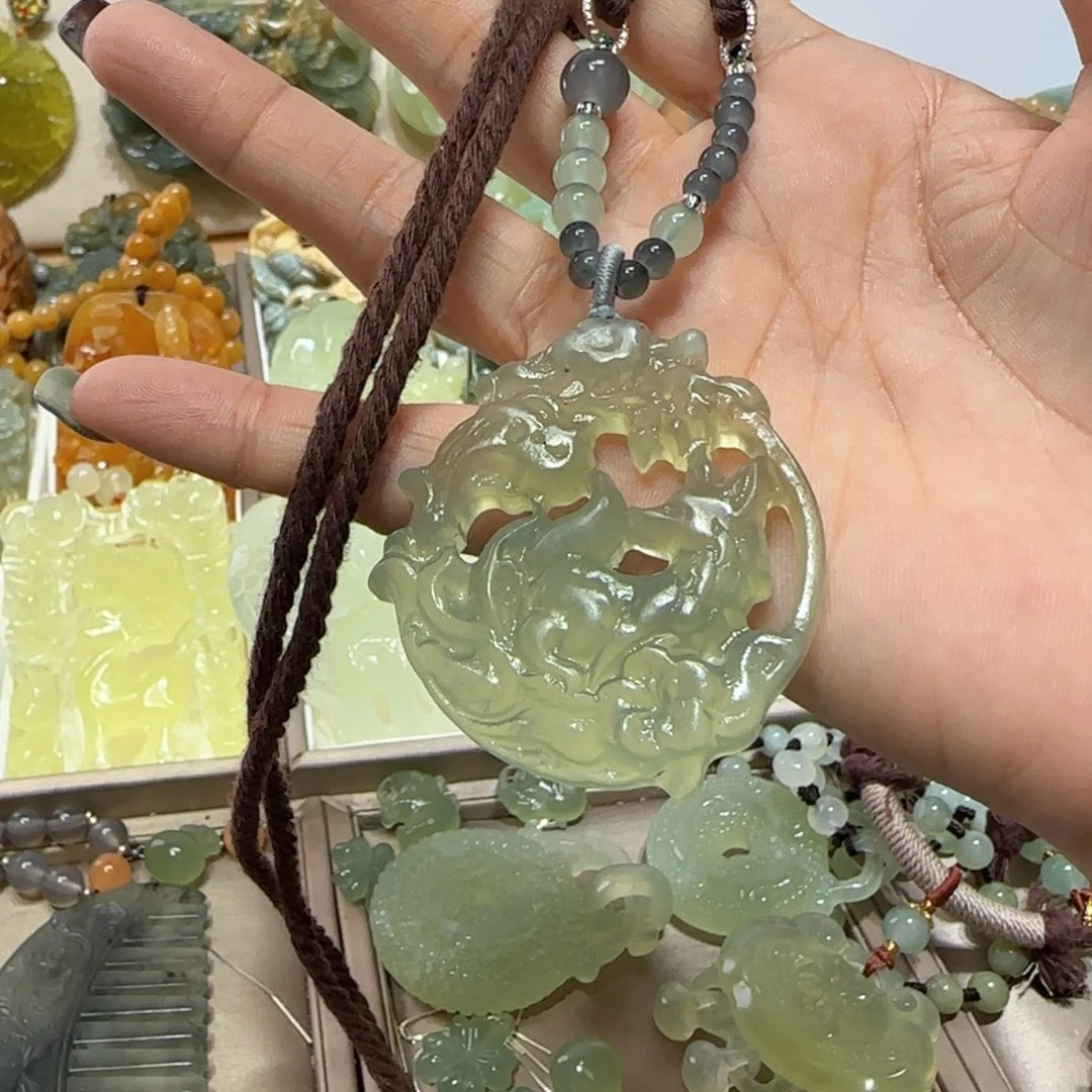 未镶嵌蛇纹石玉吊坠