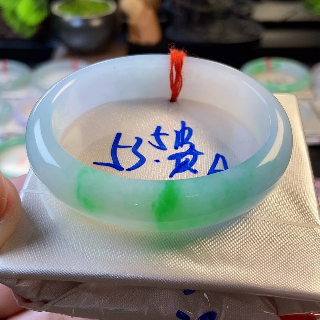 翡翠未镶嵌手镯14白底青贵妃