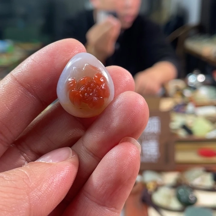 颈饰未镶嵌南红玛瑙